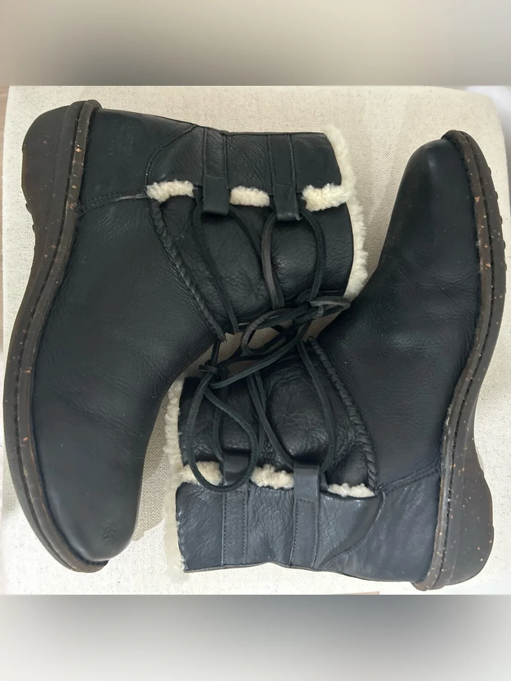Ugg Caspia 1932 Winter Leather Sheepskin Moto Ankle Boot Black Sz 10 EUC Rugged